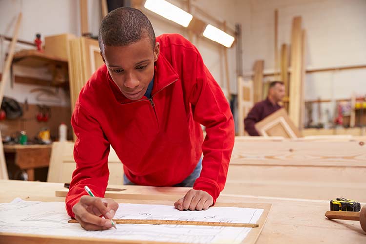 Est-il nécessaire de traiter ses menuiseries en bois ? Montluçon